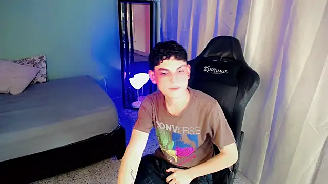 dilan hott  online show from September 20, 2025, 8:43 pm