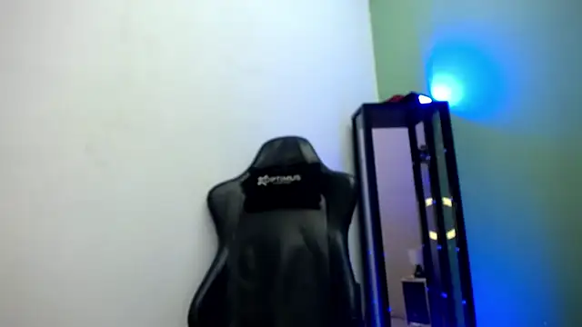 dilan hott  online show from January 14, 2026, 8:47 pm