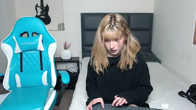 Amnesia  online show from October 27, 2025, 1:04 pm