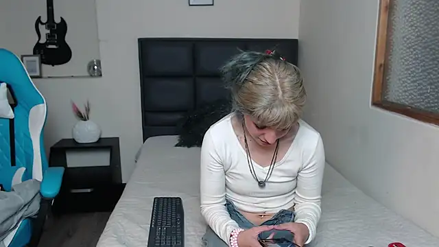 Amnesia  online show from November 6, 2025, 1:12 pm