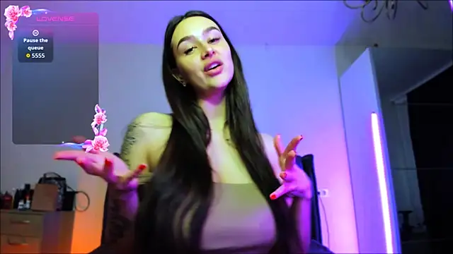 Snapshot of Veronica_Larsson chatting on September 21, 2025, 3:46 pm Veronica Larsson online show from September 21, 2025, 3:46 pm