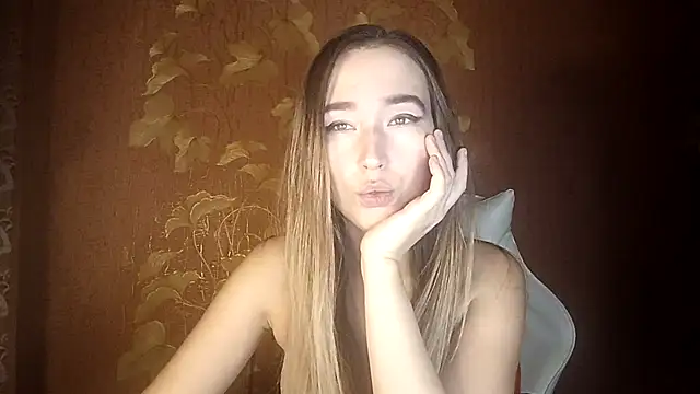 Awora Wolf online show from November 6, 2025, 9:59 pm