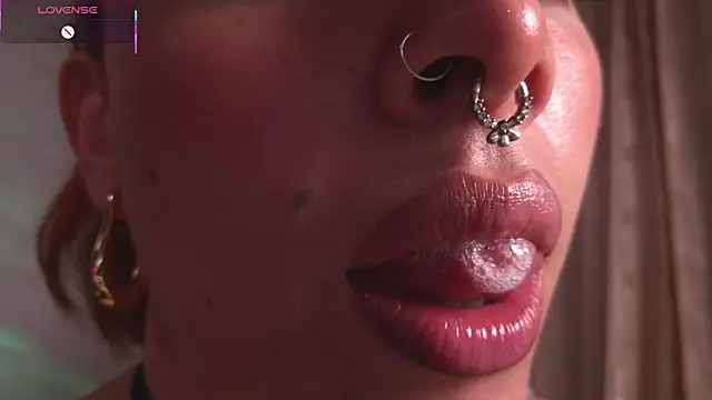 bri von dhara   online show from December 18, 2025, 1:39 pm