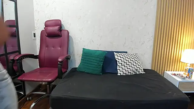 aliceandsia online show from April 14, 2026, 7:09 pm