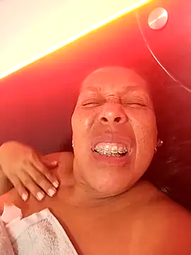 Naomi-Mature online show from April 3, 2026, 9:57 pm