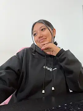 SharaRous online show from February 17, 2026, 3:19 pm