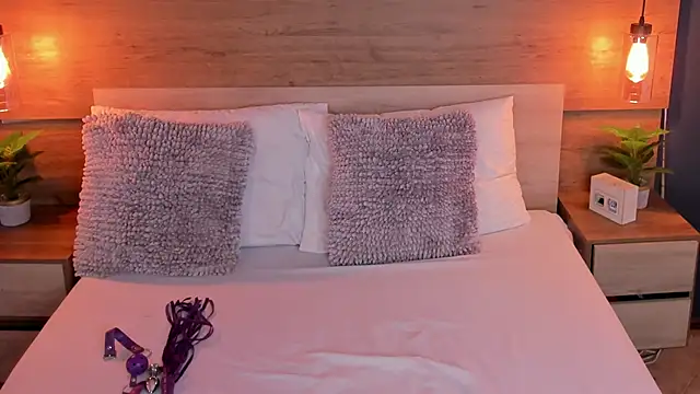 SusanAdams1 online show from November 22, 2025, 12:59 pm