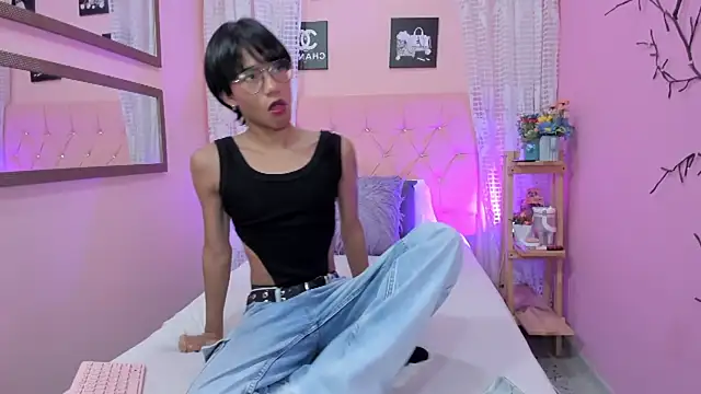 Liam evvan online show from September 20, 2025, 3:29 am