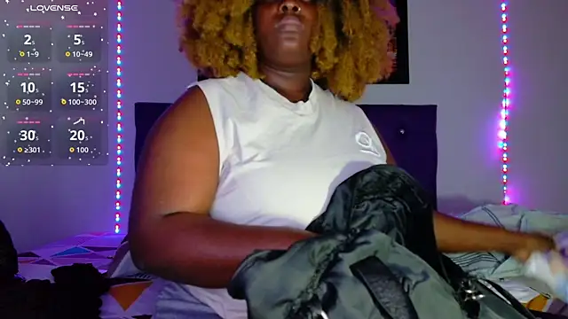 ebony NeighborMoans online show from February 12, 2026, 3:12 am
