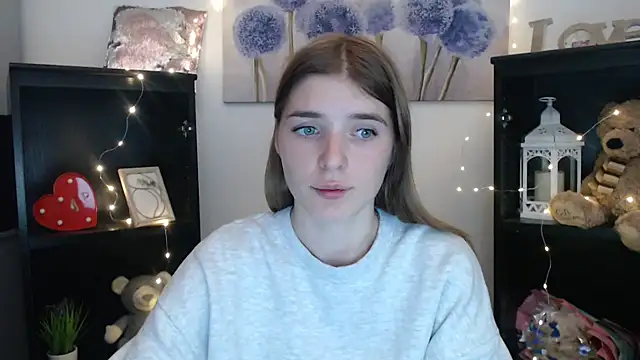 JuiceLips   online show from September 29, 2025, 4:12 pm