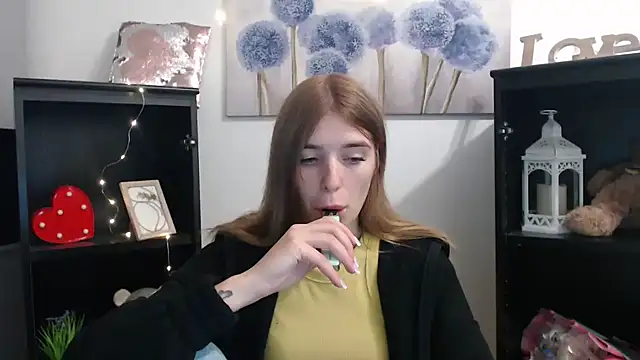 JuiceLips   online show from October 8, 2025, 1:09 pm