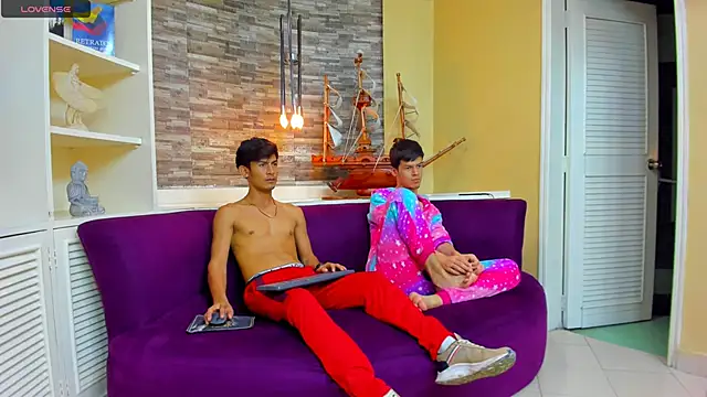 Snapshot of Holdme_Hot chatting on September 15, 2025, 3:17 am Holdme Hot online show from September 15, 2025, 3:17 am