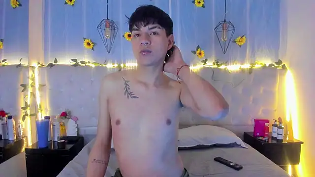 AleAurarashi online show from October 21, 2025, 8:04 am