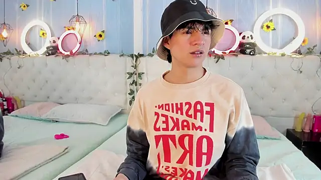 AleAurarashi online show from November 19, 2025, 2:55 am