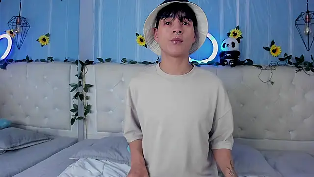 AleAurarashi online show from December 3, 2025, 1:24 am