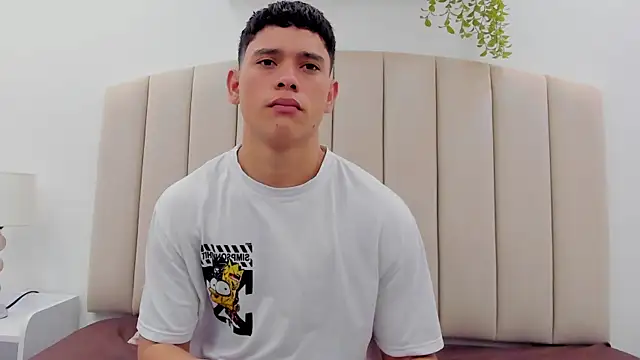 Snapshot of aron_twink66 chatting on September 10, 2025, 1:44 pm aron twink66 online show from September 10, 2025, 1:44 pm