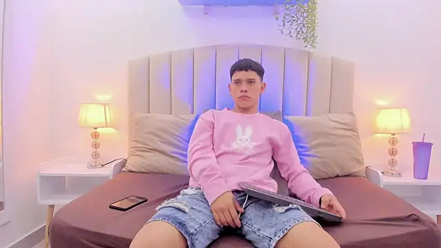 Snapshot of aron_twink66 chatting on September 16, 2025, 1:23 pm aron twink66 online show from September 16, 2025, 1:23 pm