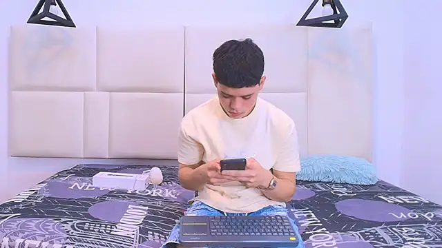 Snapshot of aron_twink66 chatting on September 21, 2025, 3:24 pm aron twink66 online show from September 21, 2025, 3:24 pm