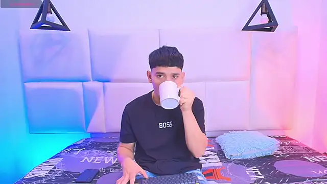 Snapshot of aron_twink66 chatting on September 22, 2025, 2:41 pm aron twink66 online show from September 22, 2025, 2:41 pm