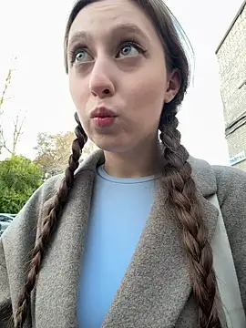 FroggyAnna online show from October 8, 2025, 2:14 pm