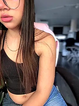 Snapshot of Queen__Love chatting on September 12, 2025, 7:58 pm Queen  Love online show from September 12, 2025, 7:58 pm