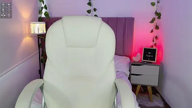 Snapshot of VioletBlacke_ chatting on December 16, 2025, 2:44 pm VioletBlacke online show from December 16, 2025, 2:44 pm