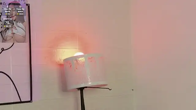 Snapshot of VioletBlacke_ chatting on May 28, 2026, 1:41 pm VioletBlacke online show from May 28, 2026, 1:41 pm