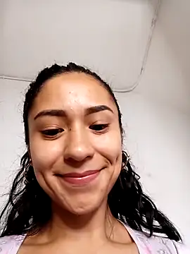 Liahdiaz  online show from December 2, 2025, 1:28 pm