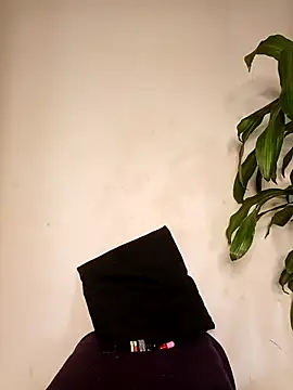 Liahdiaz  online show from December 18, 2025, 4:13 pm