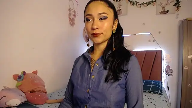 Liahdiaz  online show from April 15, 2026, 12:23 pm