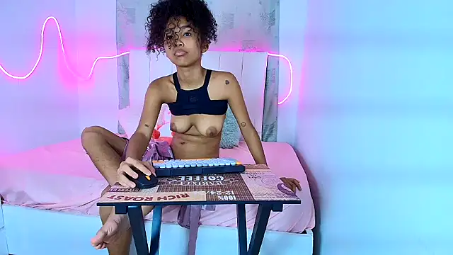 Snapshot of Pao_salazar chatting on September 18, 2025, 8:22 pm Pao salazar online show from September 18, 2025, 8:22 pm