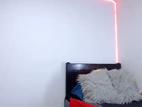 andrea de lucaa online show from September 10, 2025, 3:17 am