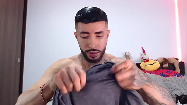 andrea de lucaa online show from January 6, 2026, 4:05 am