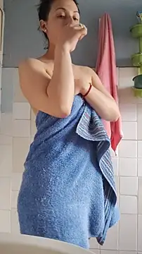 lindasyt online show from November 24, 2025, 3:01 pm