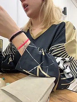 CaitlinSugar online show from November 8, 2025, 4:01 am