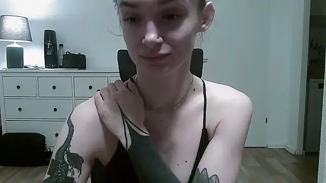   Leyla   online show from November 11, 2025, 5:40 am