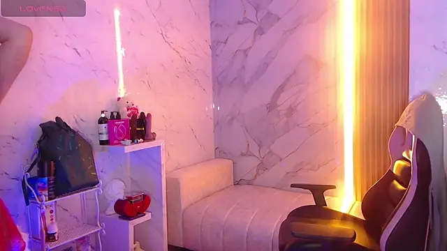 Sophia tf online show from December 2, 2025, 1:28 pm