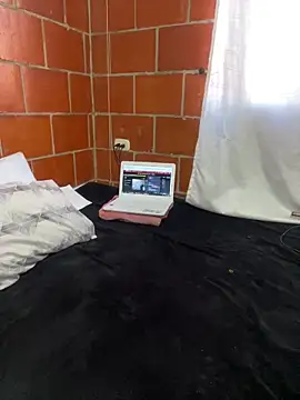 Snapshot of Emma__cumlovee chatting on October 24, 2025, 9:00 pm Emma cumlovee online show from October 24, 2025, 9:00 pm