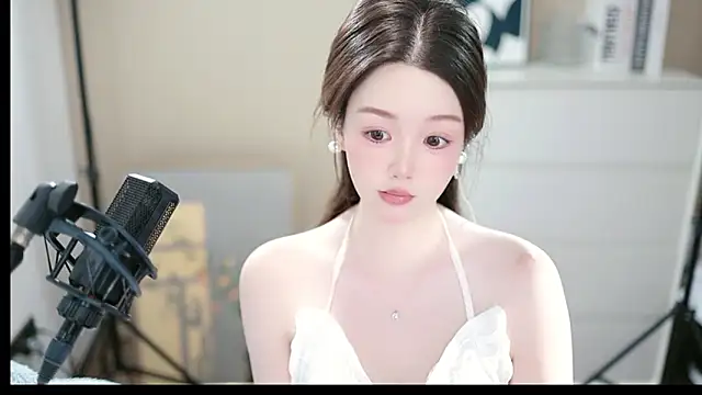 abbyli12 online show from November 8, 2025, 3:45 pm