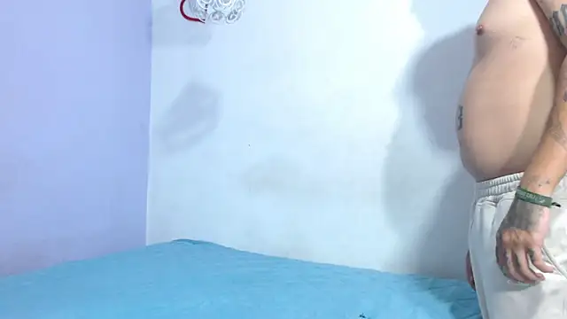 onixandghosty1 online show from December 3, 2025, 7:01 pm