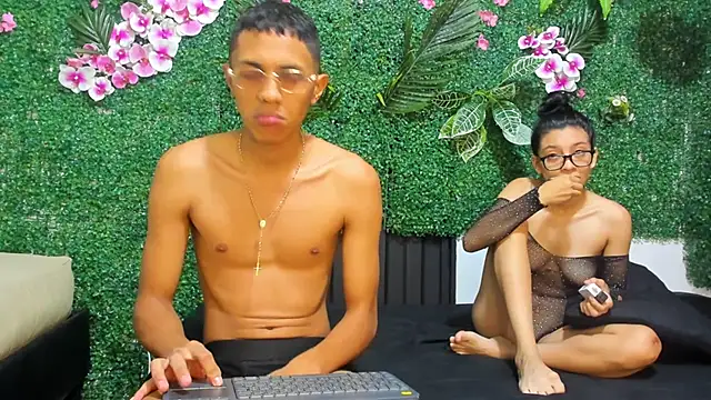 MielAndLeo online show from September 30, 2025, 6:07 am