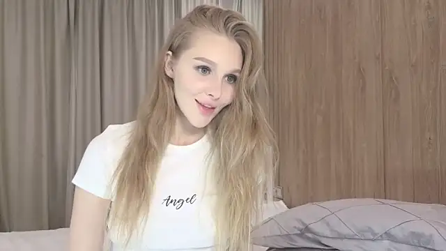 Snapshot of Brigitte_Bardot chatting on September 10, 2025, 6:13 am Brigitte Bardot online show from September 10, 2025, 6:13 am