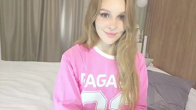 Snapshot of Brigitte_Bardot chatting on October 3, 2025, 6:21 am Brigitte Bardot online show from October 3, 2025, 6:21 am