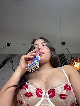 Snapshot of Gaby-Herrera chatting on October 29, 2025, 8:21 pm Gaby-Herrera online show from October 29, 2025, 8:21 pm