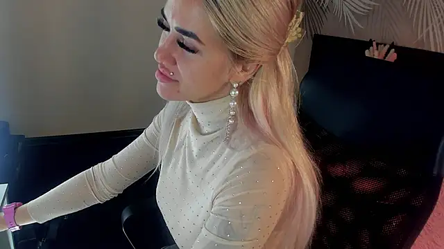 Kira Key online show from November 2, 2025, 1:52 am