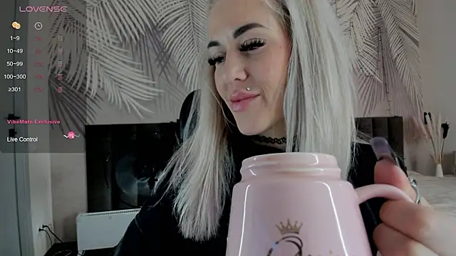 Kira Key online show from March 13, 2026, 8:54 am