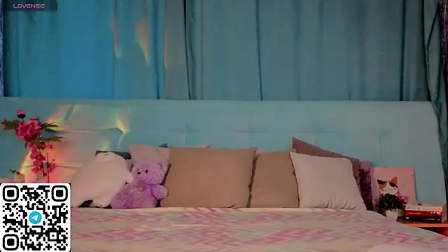 Aurora Bennet online show from April 14, 2026, 1:00 am