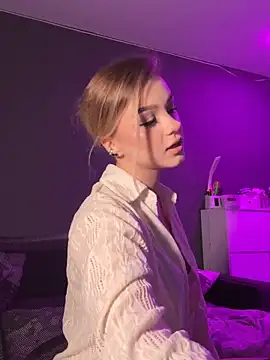 Snapshot of VelvetRush_ chatting on October 10, 2025, 4:39 pm VelvetRush online show from October 10, 2025, 4:39 pm