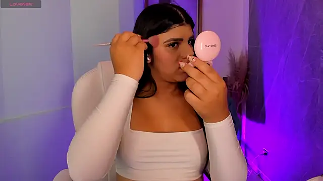 Snapshot of PauliinaBelle_ chatting on May 4, 2026, 1:40 pm PauliinaBelle online show from May 4, 2026, 1:40 pm