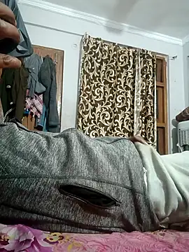 vardh033 online show from February 12, 2026, 2:01 pm